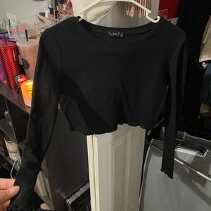 Long sleeve black crop top